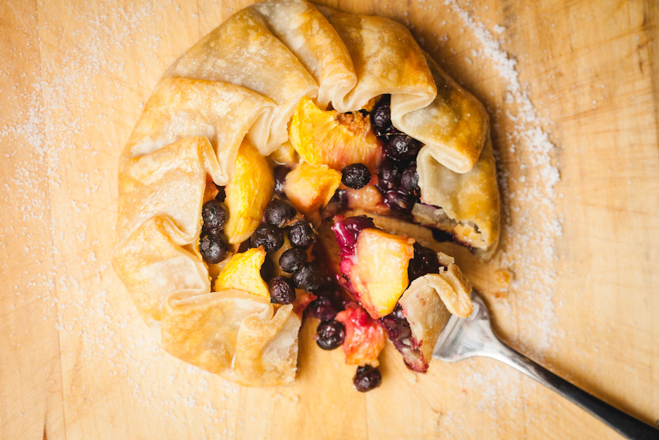 grilled blueberry and peach pie