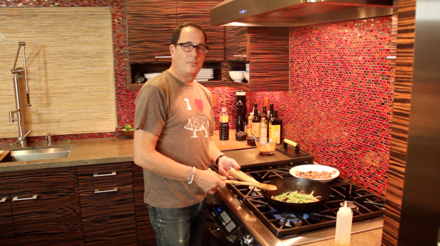 sam making beef & snow peas - the sam livecast