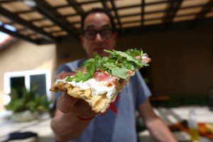 Grilled Prosciutto & Arugula Pizza - the sam livecast
